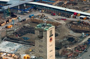 Stuttgart Bahnhofsturm mit Baugrube 04